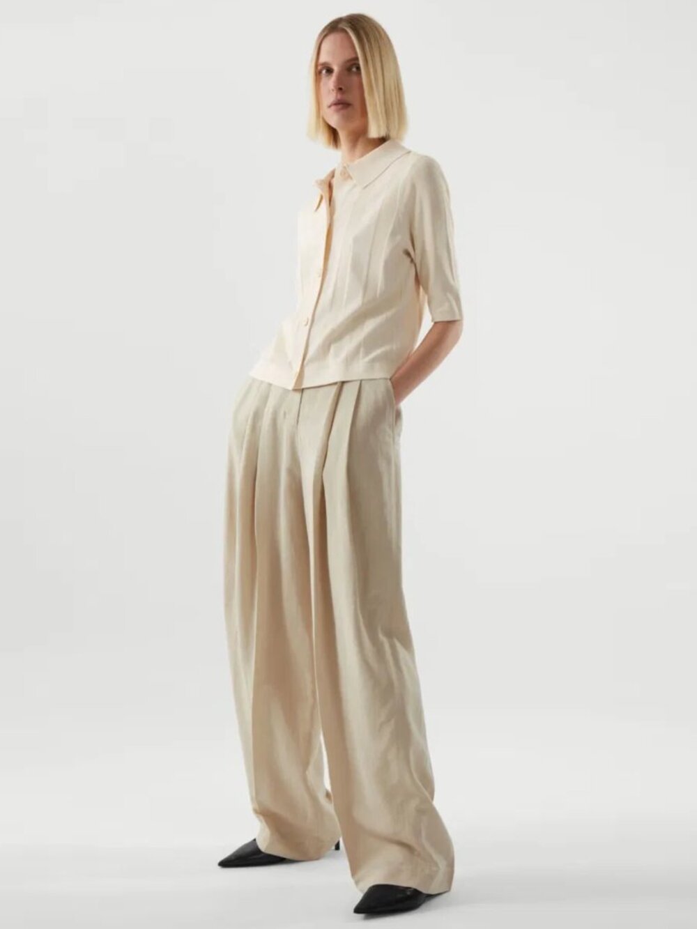 COS Pleated Linen Pants in Beige, size 2 - Picture 2 of 12